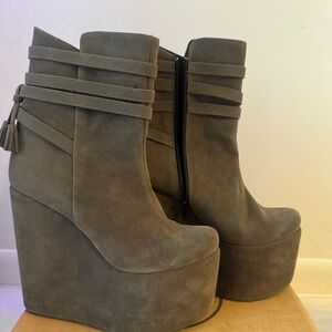 Brand new wedges boots